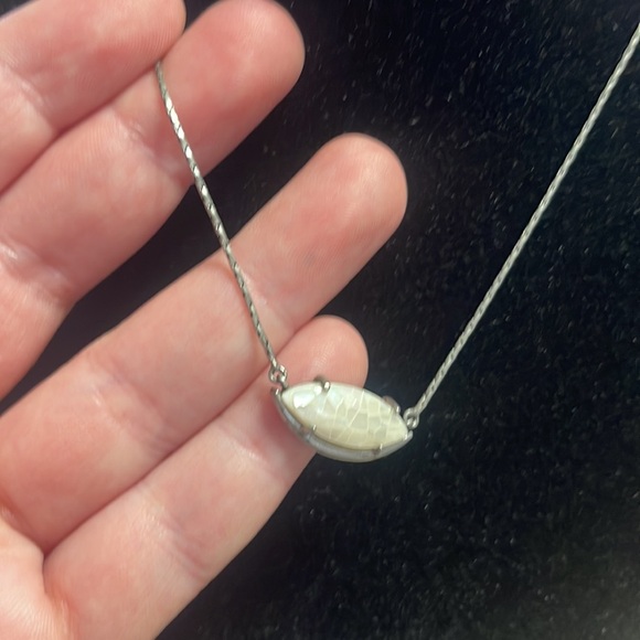 Kendra Scott Meghan Pendant Necklace & Dust Bag - Picture 4 of 6